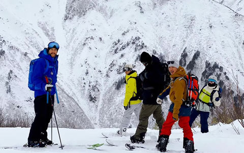 滑雪服为什么都是棉衣，没有羽绒